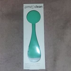 NWOT pmd clean smart facial cleansing device